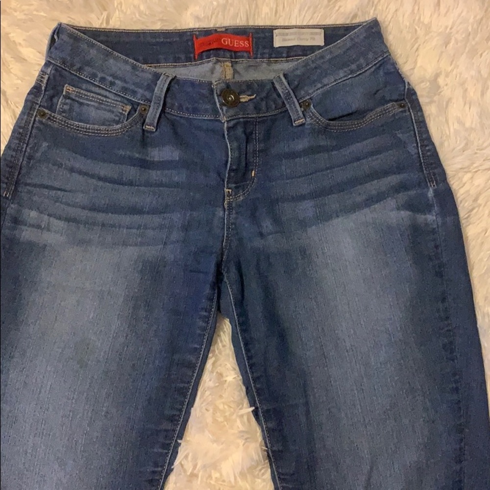 Guess Medium Rise Curvy Skinny - Picture 2 of 3